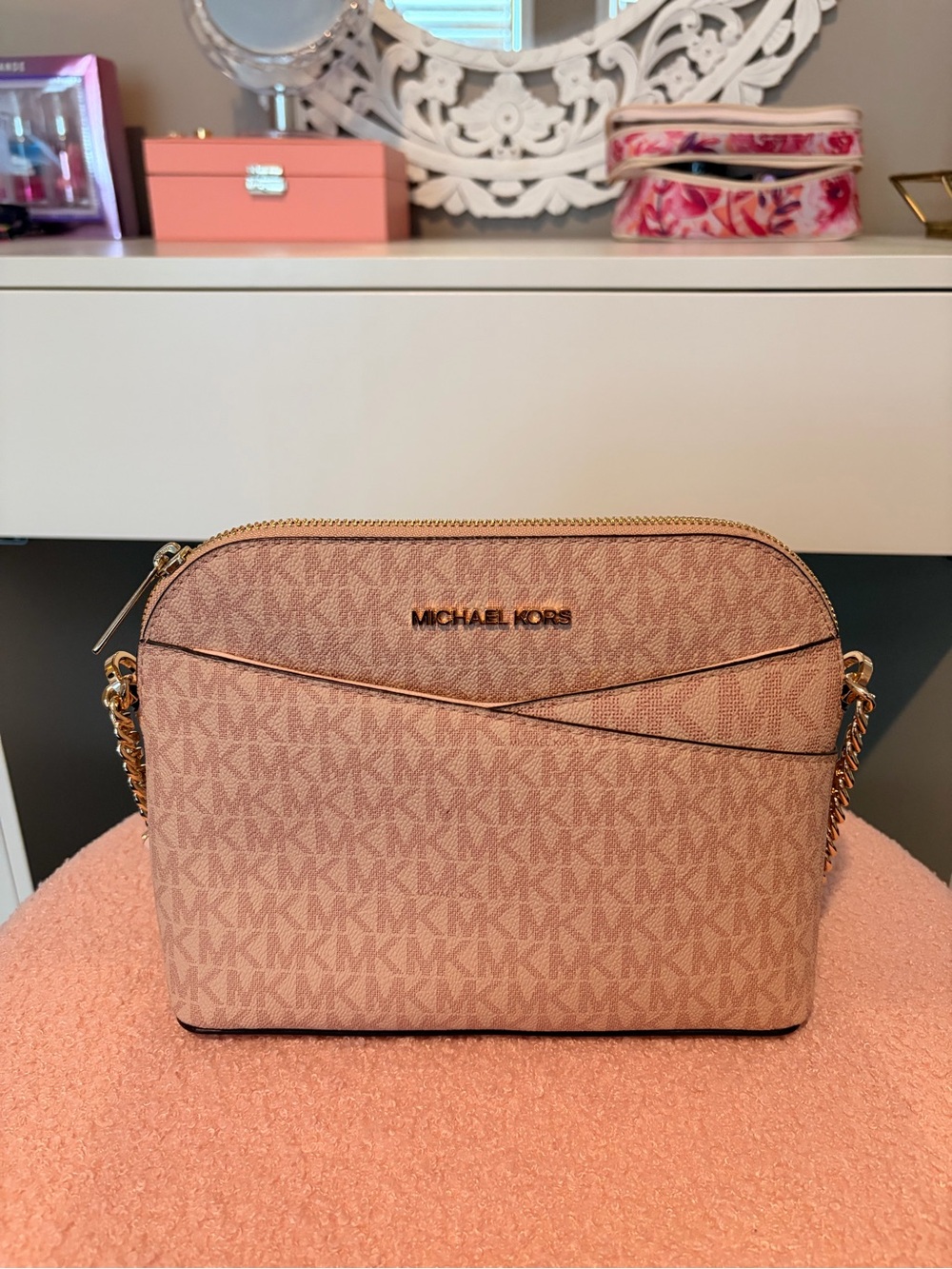 Michael Kors Pink Signature Logo Crossbody with Gold Hardware - Picture 4 of 7